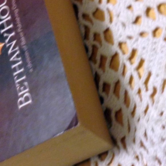 3 for $10 book sale! Amish -  The Missing, signed w/bookmark. Beverly Lewis - Picture 8 of 9